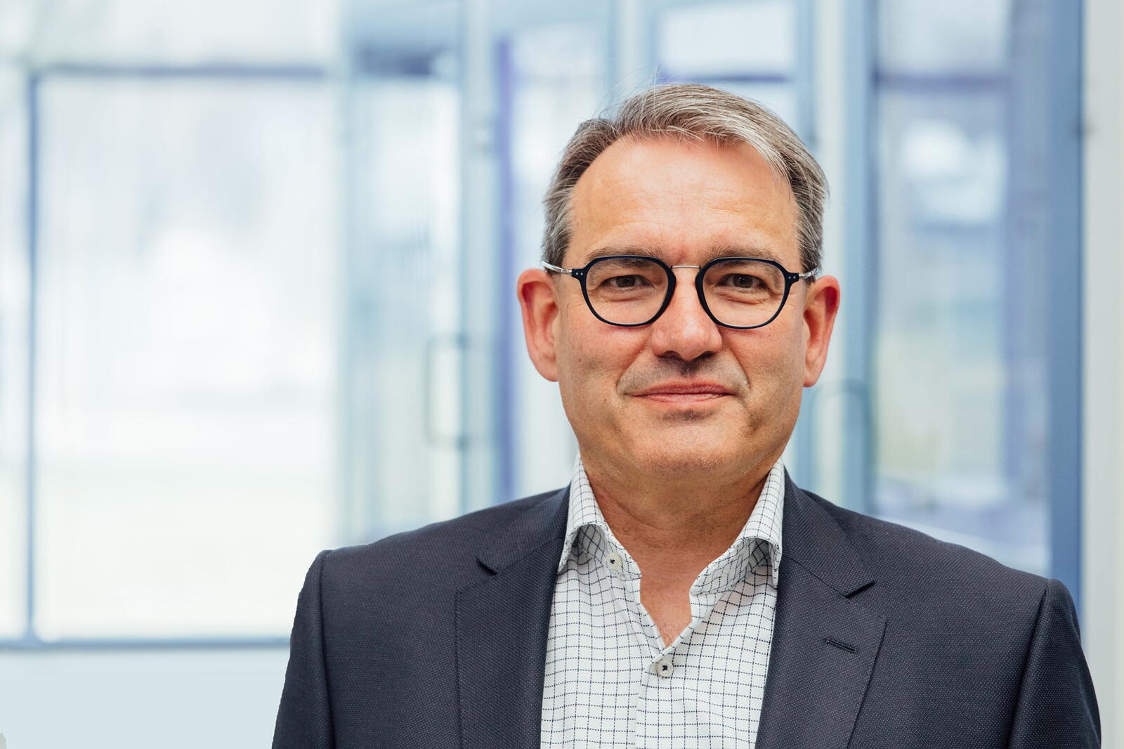 Dr.-Ing. René W. Scharn, MBA